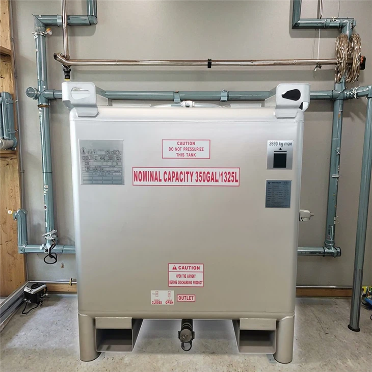 Ruostumattomasta teräksestä valmistettu IBC -säiliö 350 gallonaa